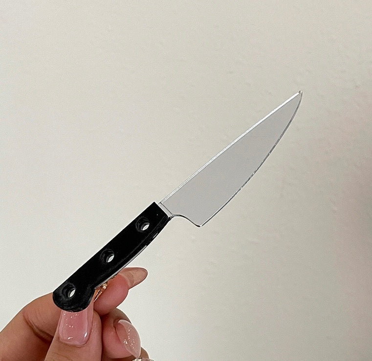 Looks could kill! Hair clip