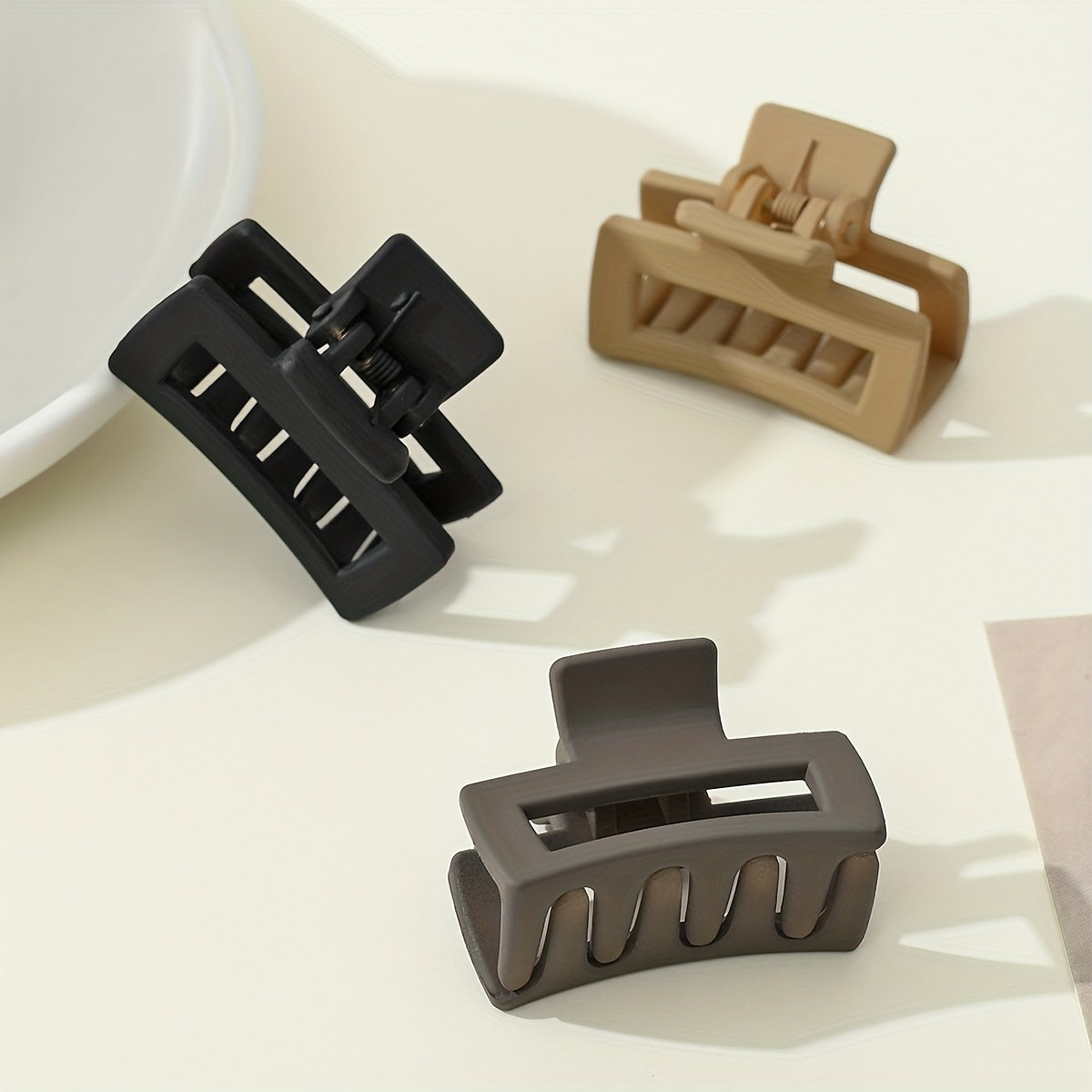 3pcs Matte Hair Claw Clip Simple Style Shark Claw Clips Solid Color Hair Claw Elegant Hair Clips For Women