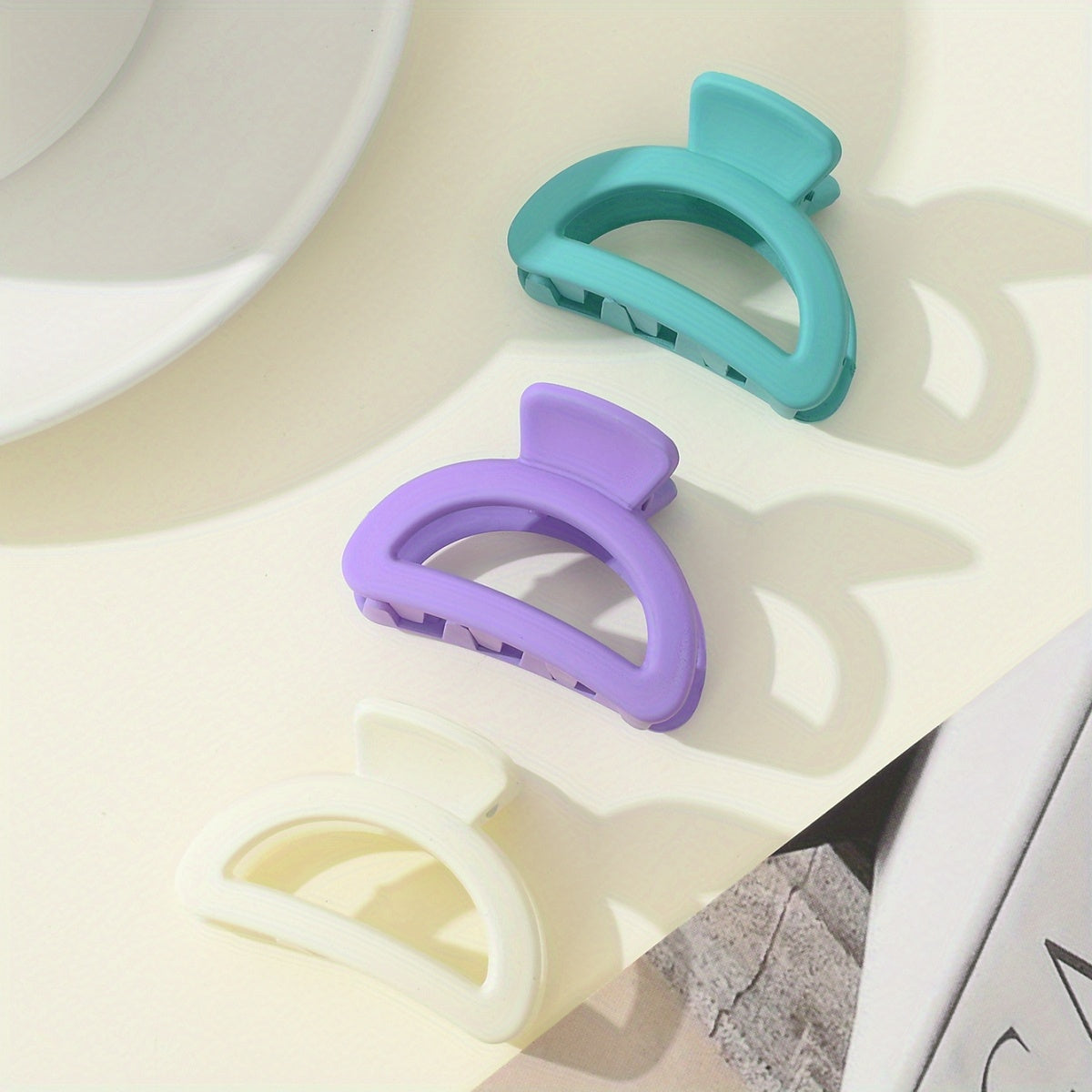 3pcs Matte Hair Claw Clip Simple Style Shark Claw Clips Solid Color Hair Claw Elegant Hair Clips For Women