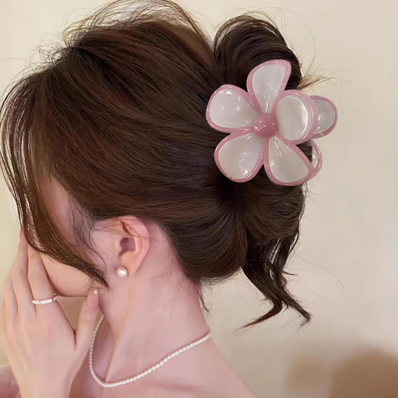 Pinterest dream! Contrasting Flower Claw Clip