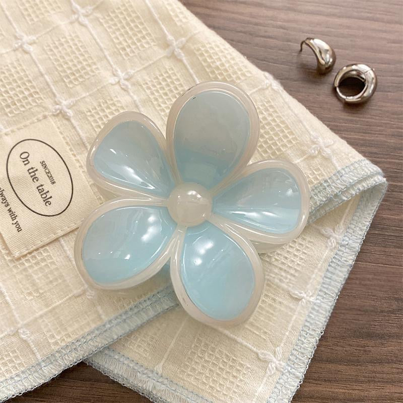 Blue-Dew Contrasting Flower Claw Clip