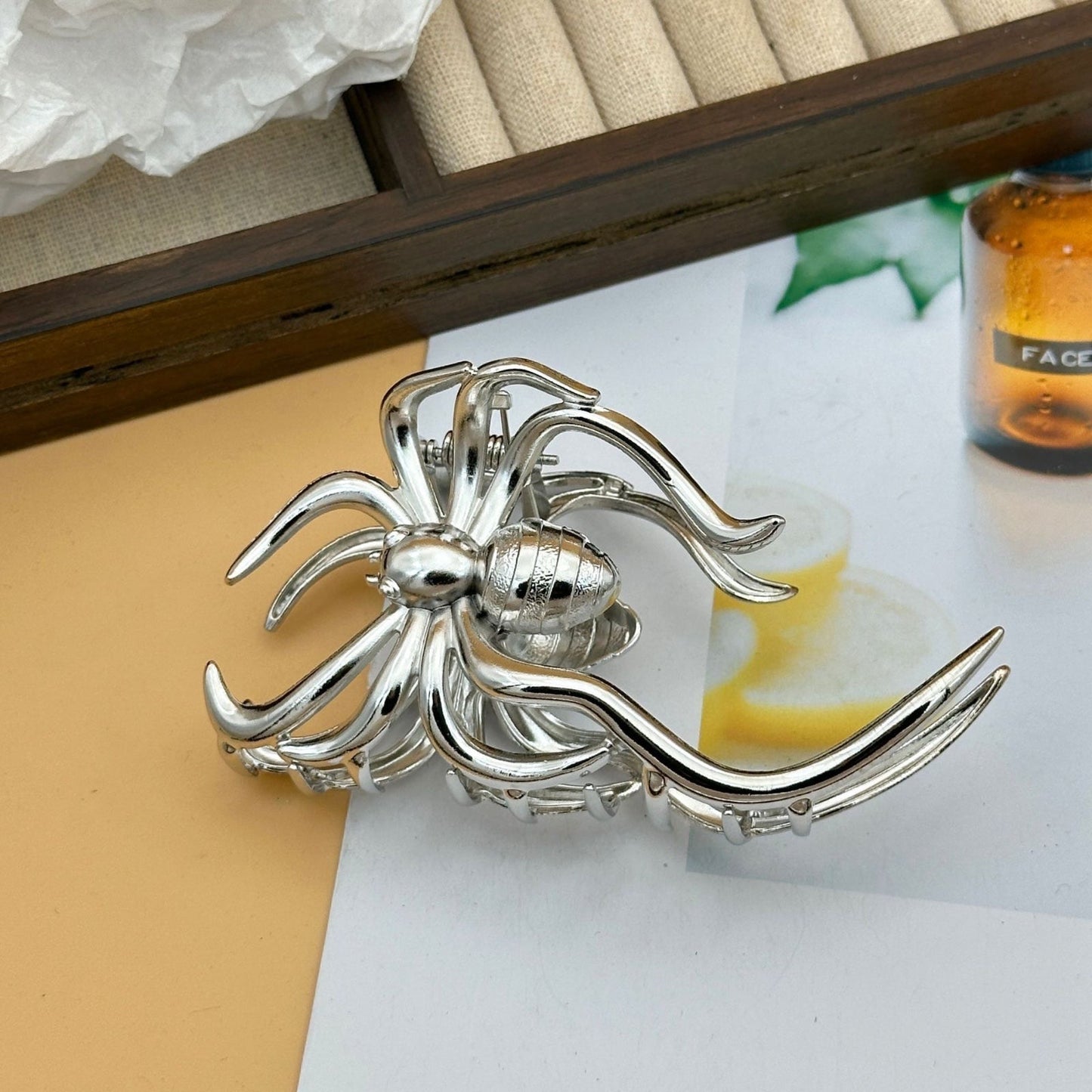 Bite n Shine! Spider Claw Clip