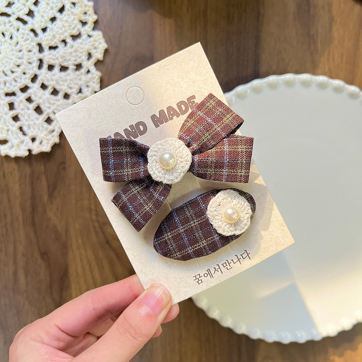 It’s vintage! Bow Hair Clips