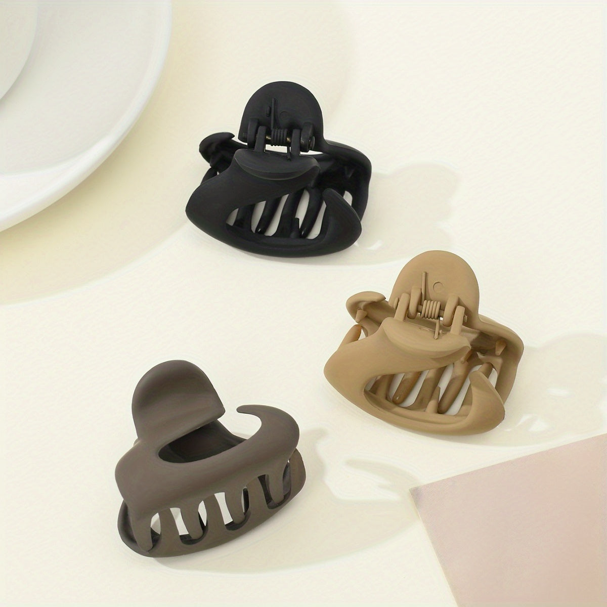 3pcs Matte Hair Claw Clip Simple Style Shark Claw Clips Solid Color Hair Claw Elegant Hair Clips For Women